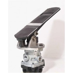 6774012: CLUTCH PEDAL